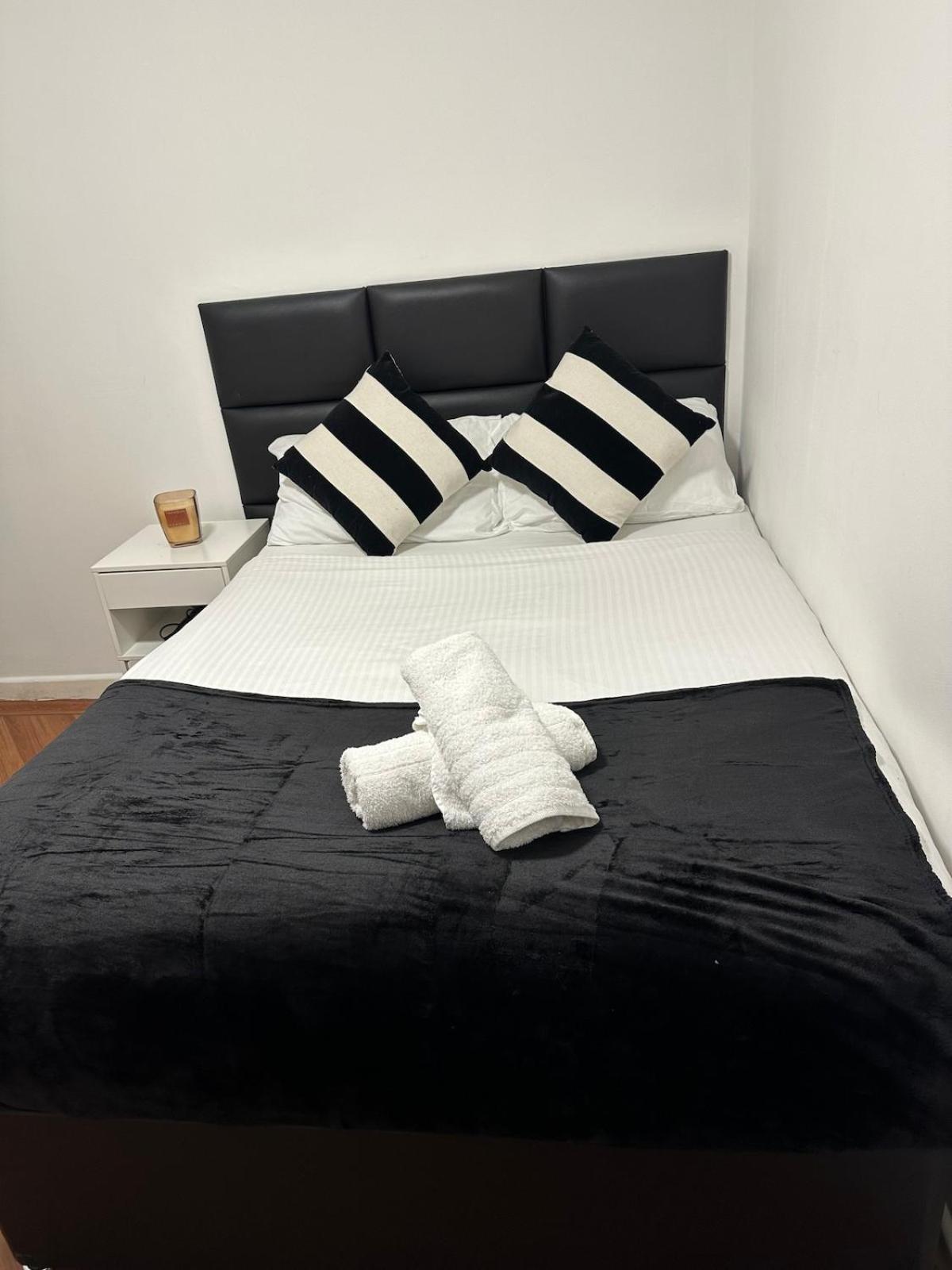 Two Bedroom House Free Parking Liverpool Bagian luar foto