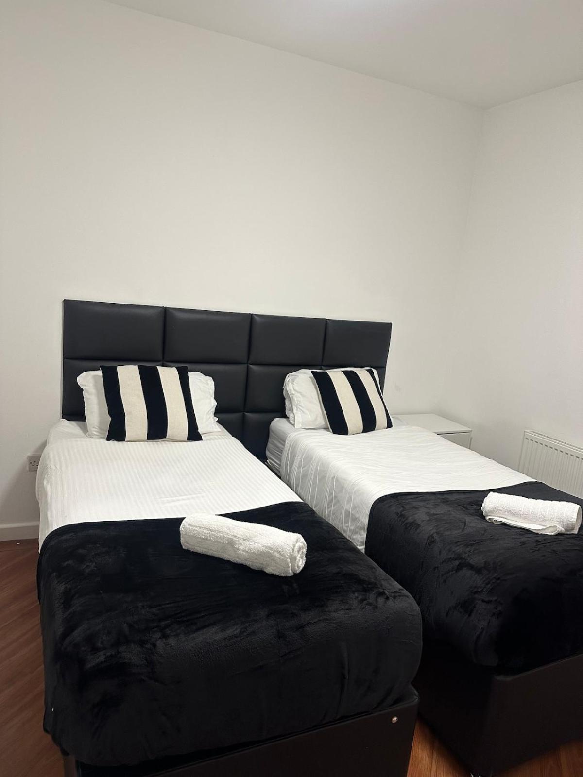 Two Bedroom House Free Parking Liverpool Bagian luar foto