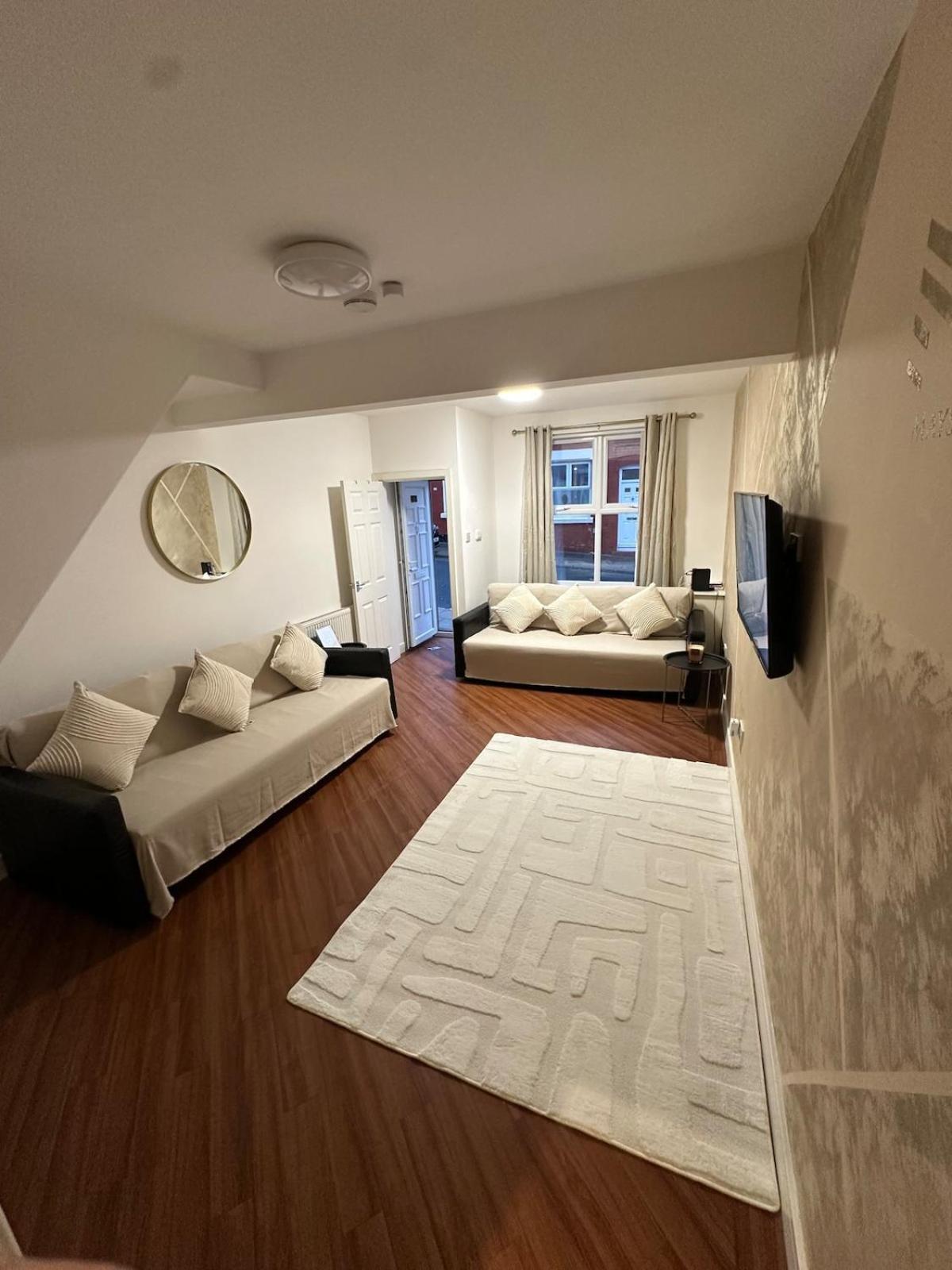 Two Bedroom House Free Parking Liverpool Bagian luar foto